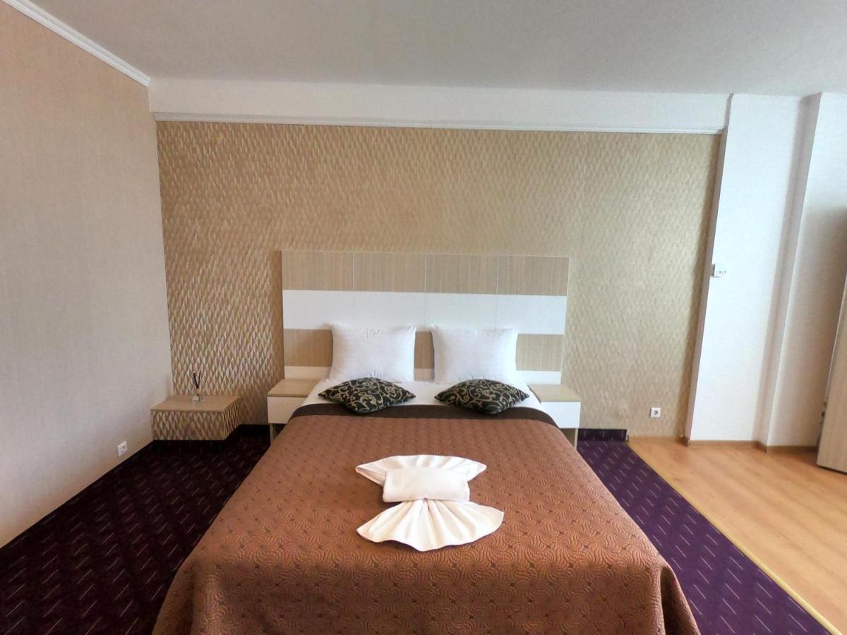 Hotel Mon Caprice Bukarest Kültér fotó
