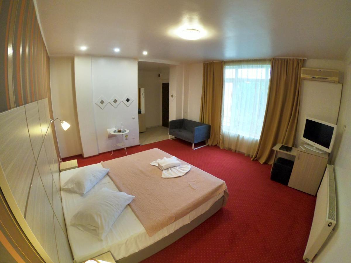 Hotel Mon Caprice Bukarest Kültér fotó