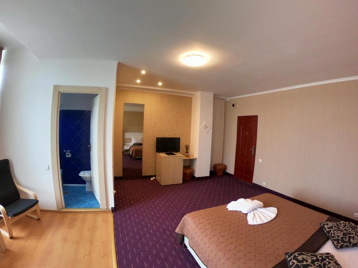 Hotel Mon Caprice Bukarest Kültér fotó