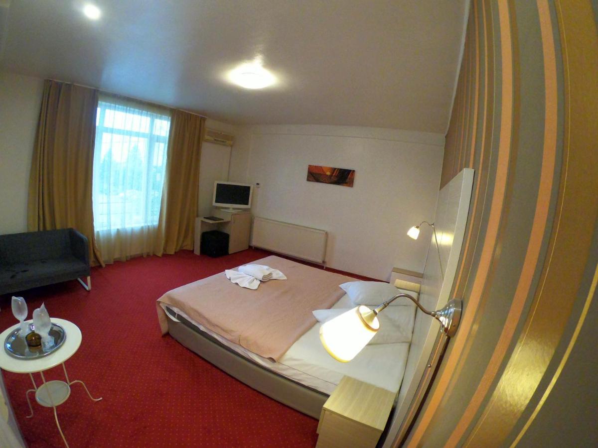 Hotel Mon Caprice Bukarest Kültér fotó