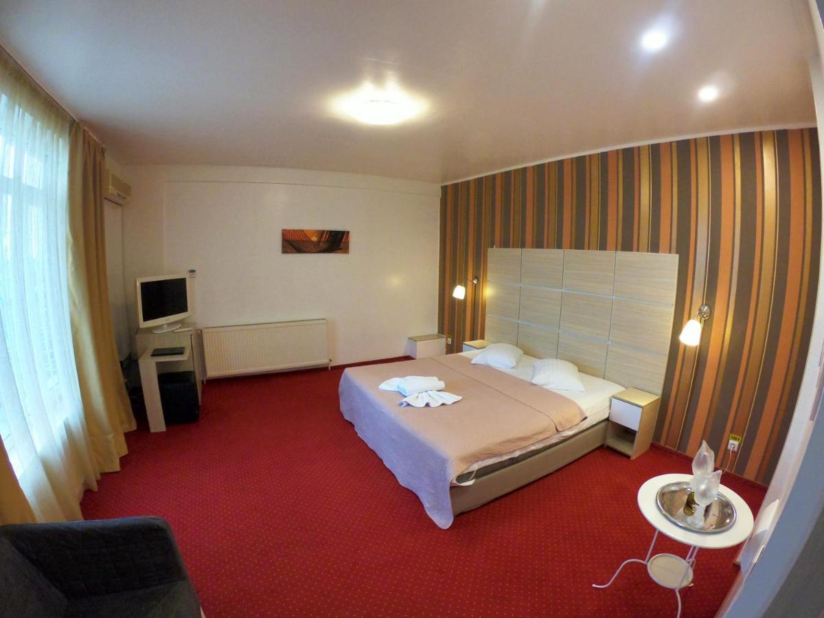 Hotel Mon Caprice Bukarest Kültér fotó