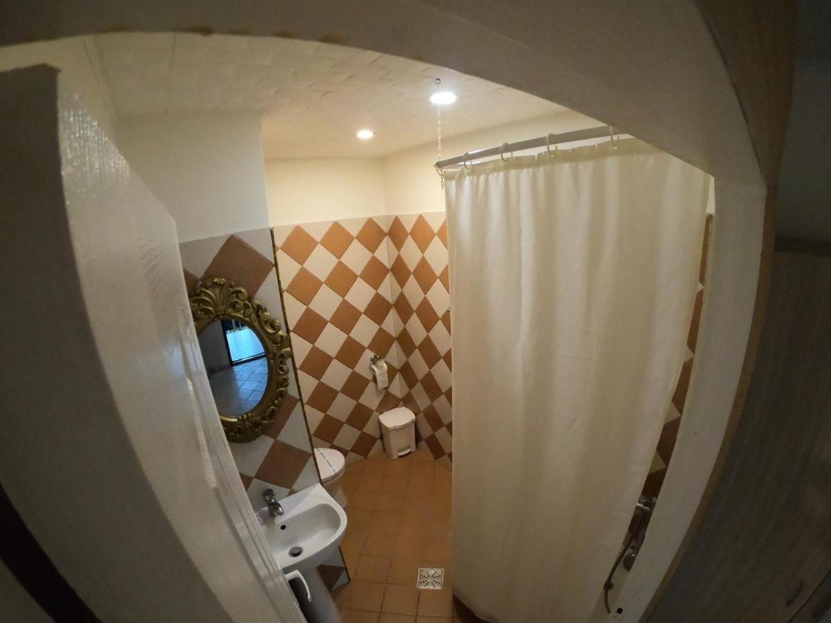Hotel Mon Caprice Bukarest Kültér fotó