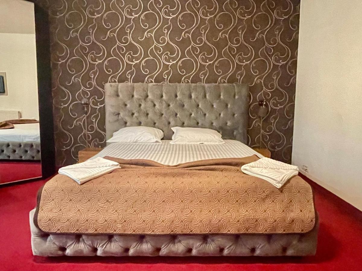 Hotel Mon Caprice Bukarest Kültér fotó