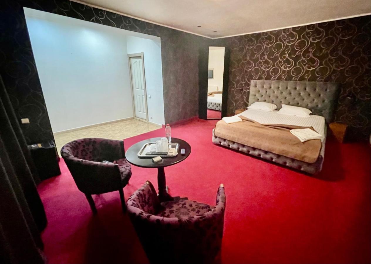 Hotel Mon Caprice Bukarest Kültér fotó