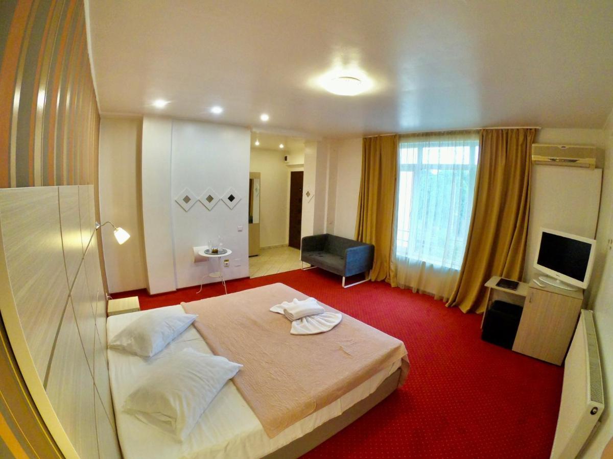 Hotel Mon Caprice Bukarest Kültér fotó