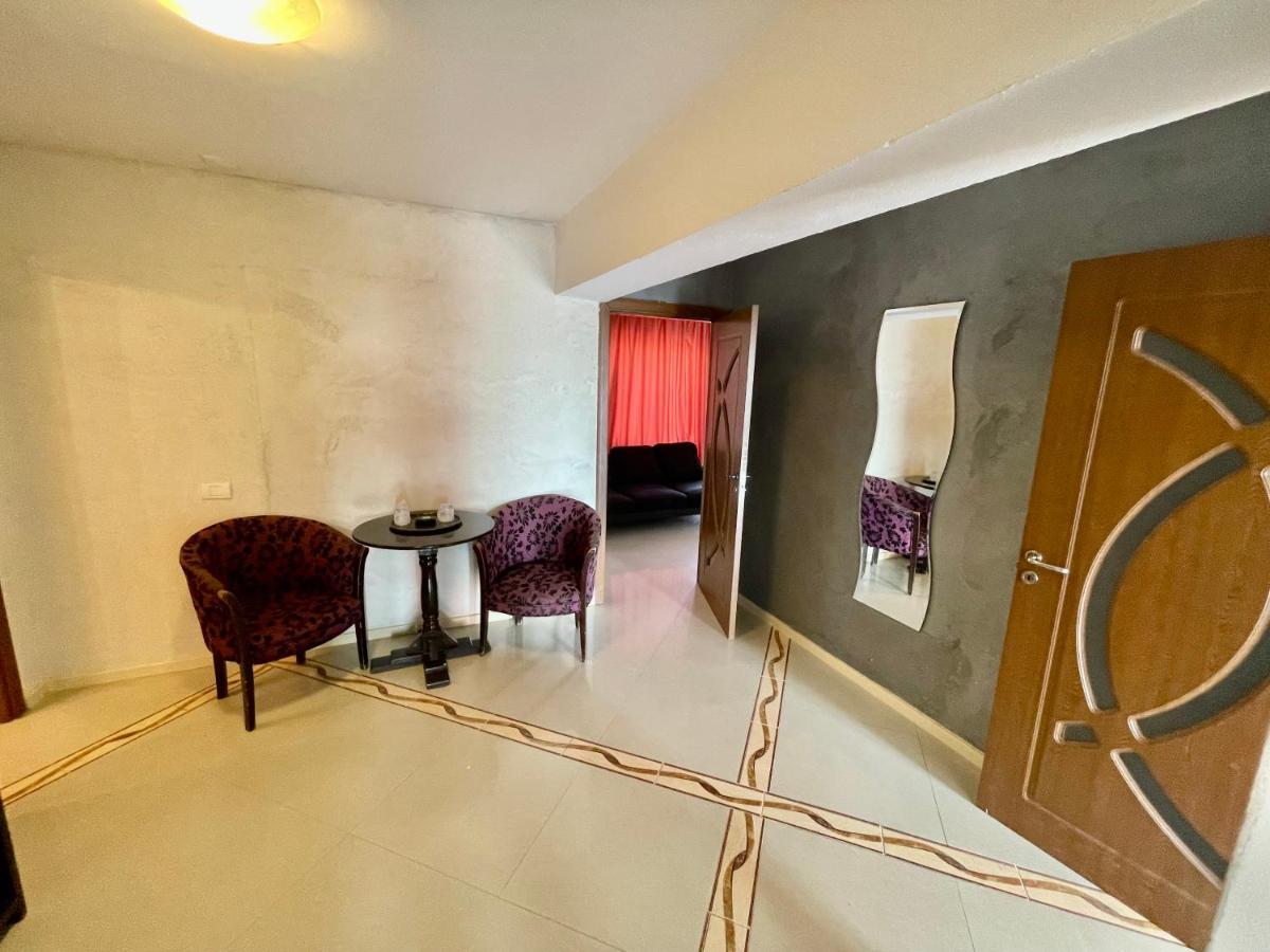 Hotel Mon Caprice Bukarest Kültér fotó