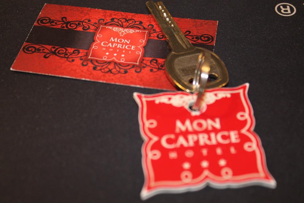Hotel Mon Caprice Bukarest Kültér fotó