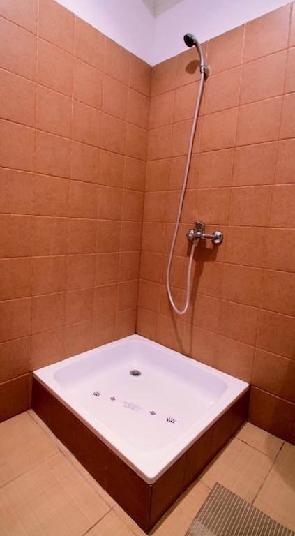Hotel Mon Caprice Bukarest Kültér fotó