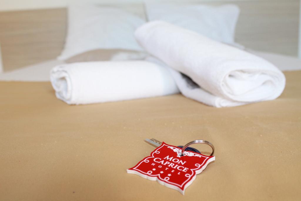 Hotel Mon Caprice Bukarest Kültér fotó