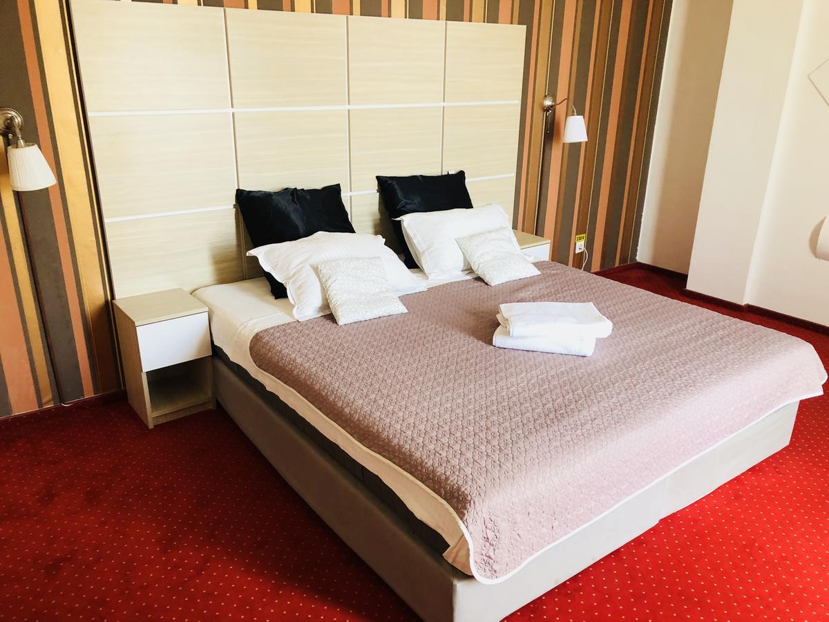 Hotel Mon Caprice Bukarest Kültér fotó